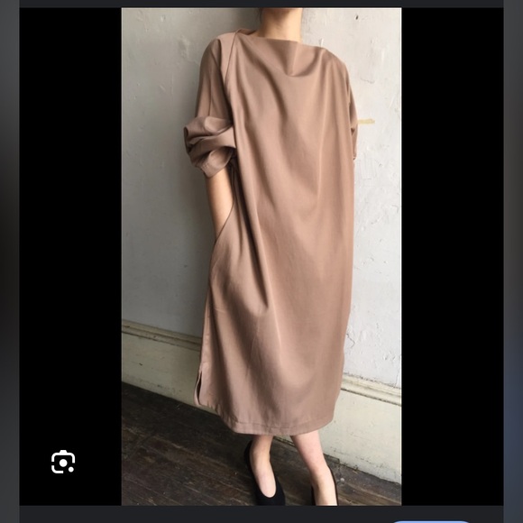 BLACK CRANE • folded neck dress - Picture 8 of 16